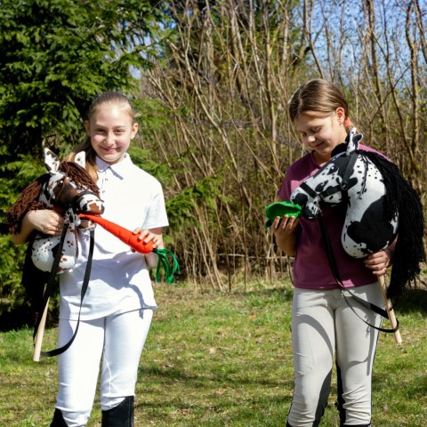 Hobby Horse Skippi - Karo - srokaty - duży koń na kiju - A3 - z kantarem