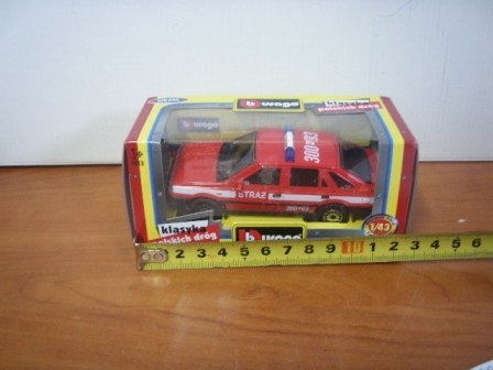 Auto metalowe bburago 1:43